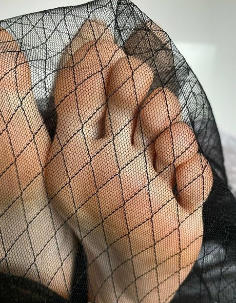 averyysfeet star nude gallery