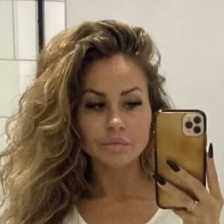 Karolina Saunders top model image