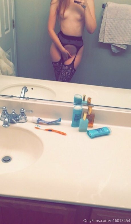 18 year old onlyfans top photo