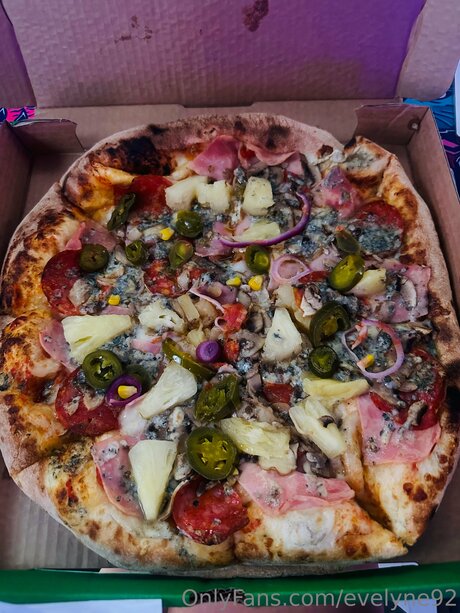 Evelyne92 model top photo