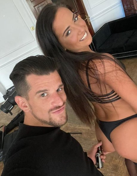 lara lee pretty pornstar photo