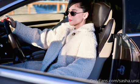 sasha unic model top pics