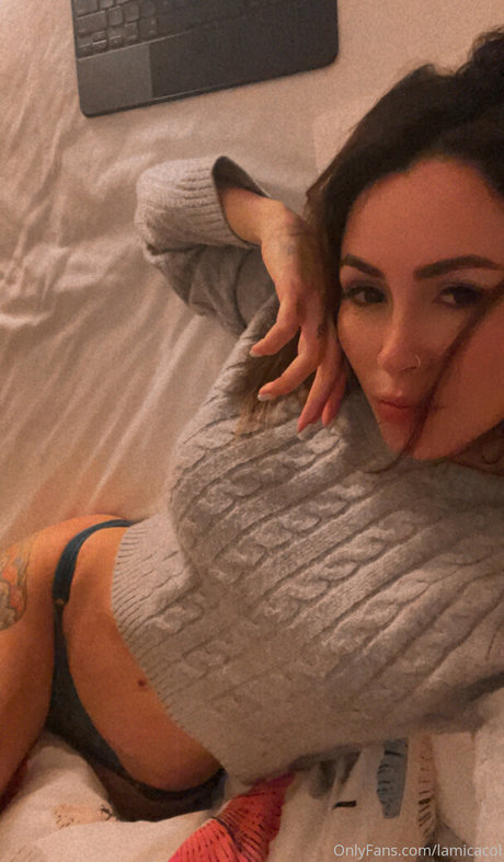 lamicacol model free gallery