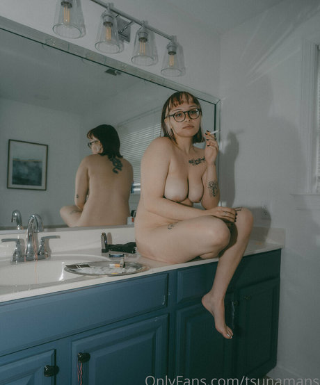 tsunamans star nude photo