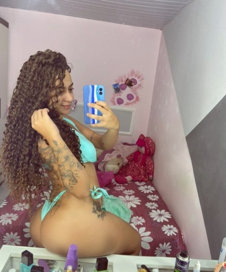 Amanda Ribeiro naked star pic