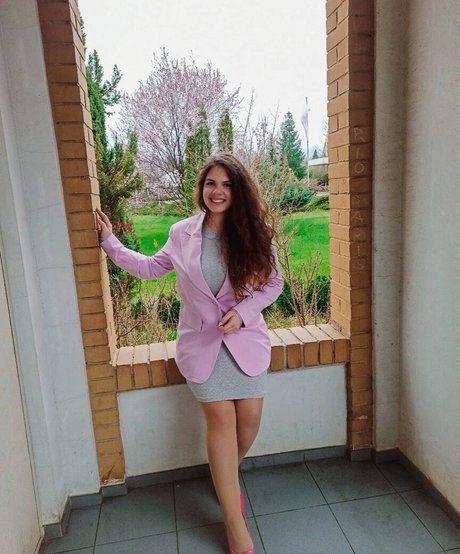 Eliza Stefanova model pretty image