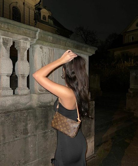 Sydney Ramolla hd star photos