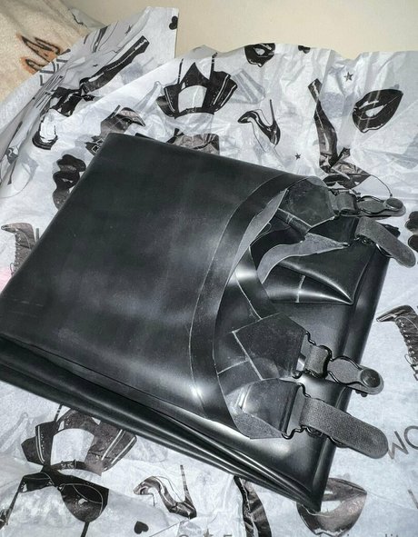 akiraalita model art gallery