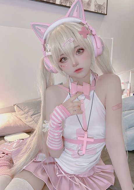 SeeU Cosplay xxx star image