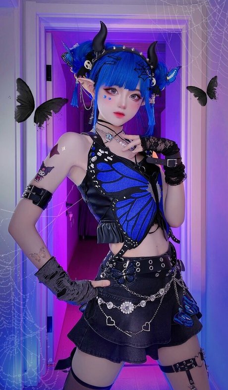 SeeU Cosplay model best img