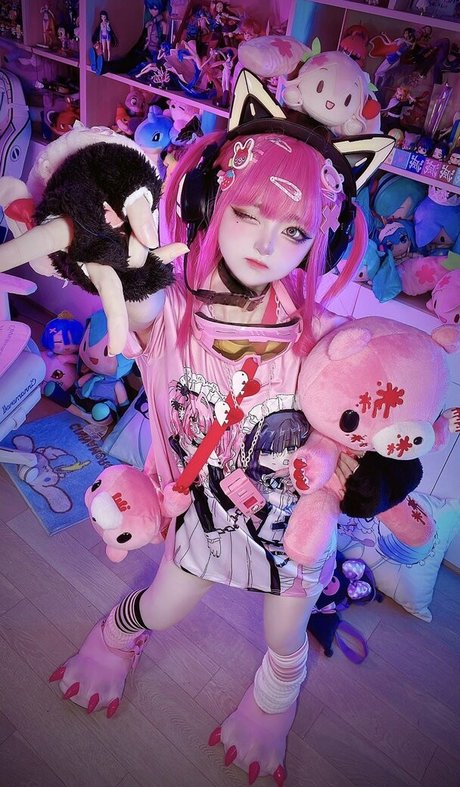 SeeU Cosplay star sexy galleries