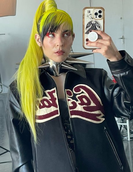 dorianelectra model photo