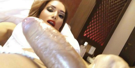 izabellifrazaoo art star photo