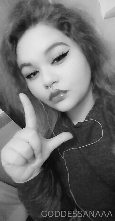 goontherapy model sexy photos