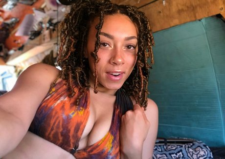 ayvashippie pretty pornstar photos