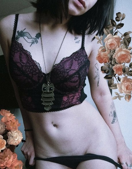 sadgarlic model free photo