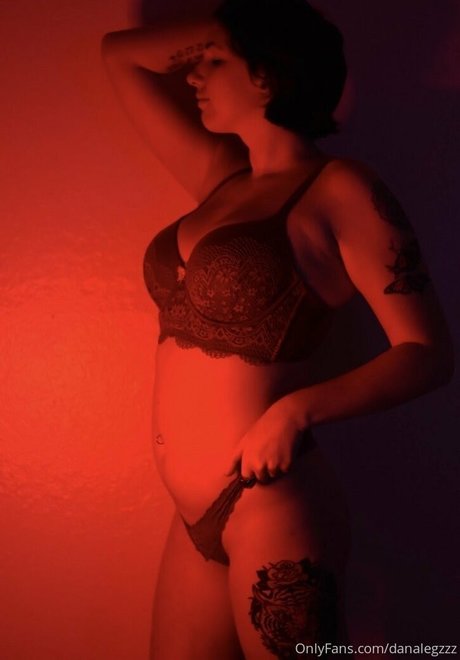 danalegzzz naked actress image