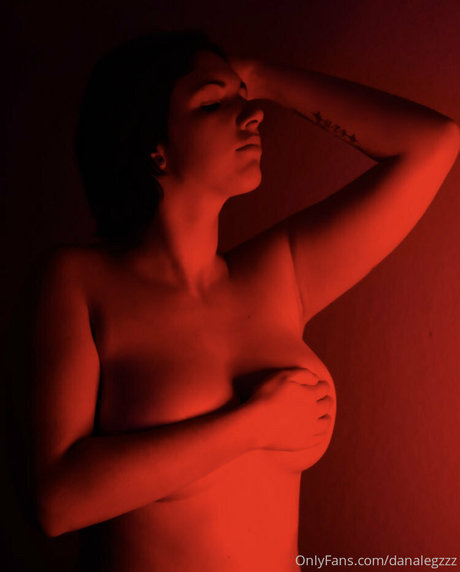 danalegzzz sexy star photo