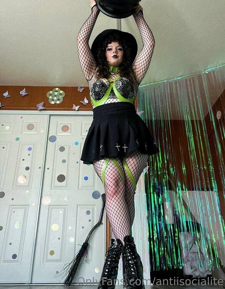 antiisocialite nude actress picture