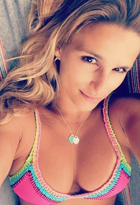 Jade Barbosa model top img