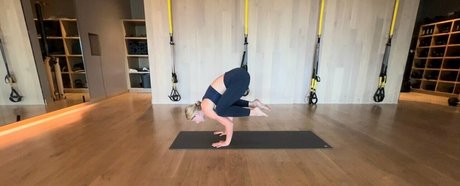 yogawithemily high quality star pic