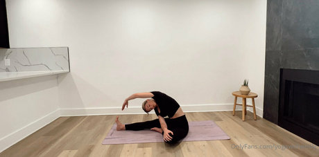 yogawithemily star hot photos