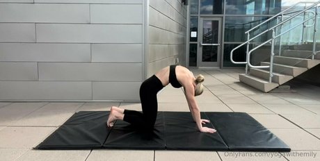yogawithemily best star img