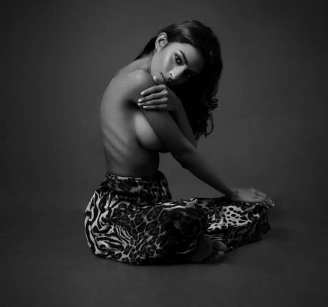 Hashini Guruge pornographic model picture