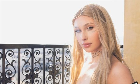 Malory Malibu star pics