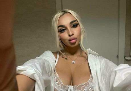 Helenqueen star erotic photos