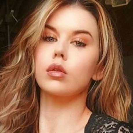 Sophielarissaw nude model archive