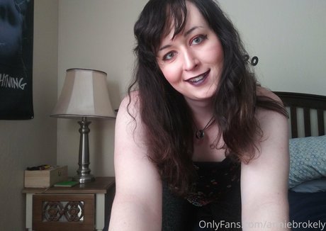 anniebrokely model top archive