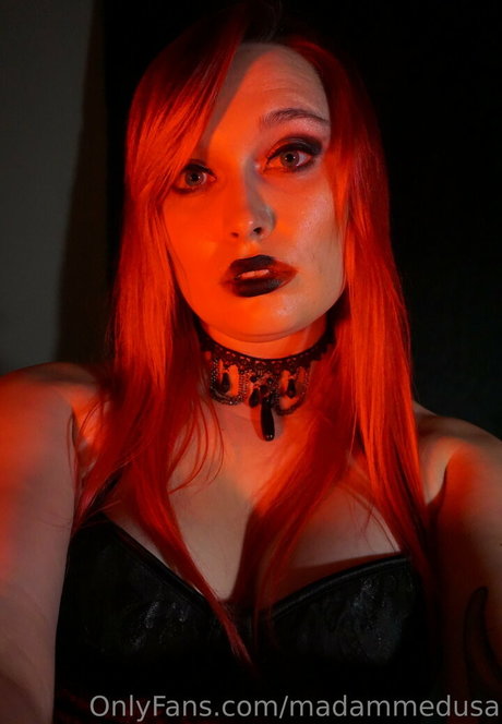 madammedusa xxx model image