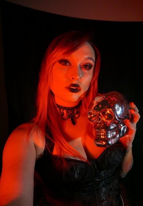 madammedusa hot actress photos