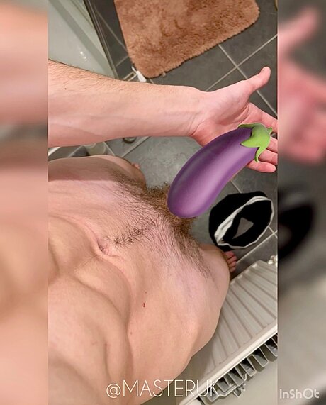 masterukfree model top image