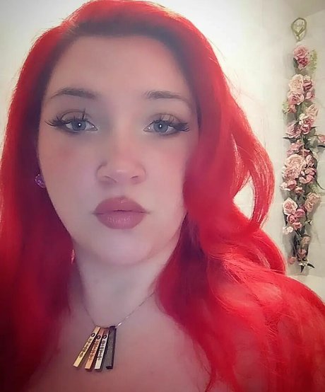 Ariel Vanderberg pretty model picture