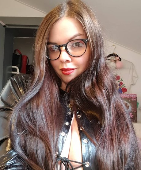 Nina Nightbloom top pornstar pics