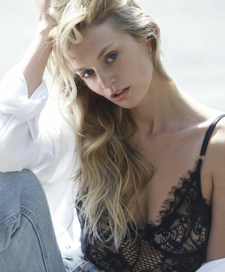 reaganhack nice actress pics