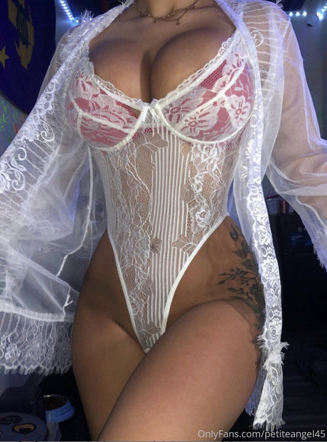 british blonde onlyfans hot sexy pictures