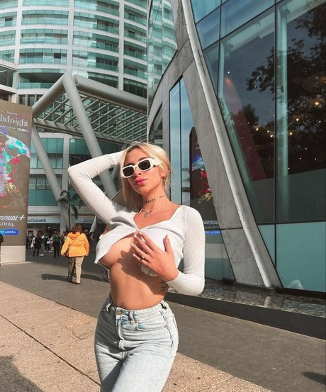 blonde shemale onlyfans nice photos