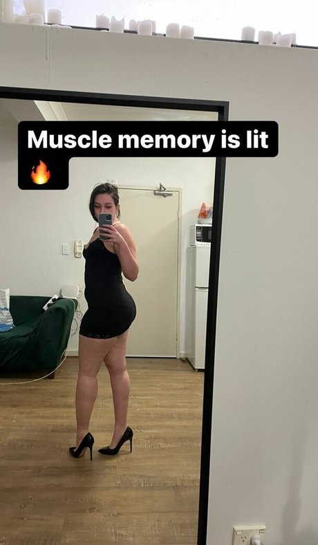 Shutupmichaelaa nude star photo