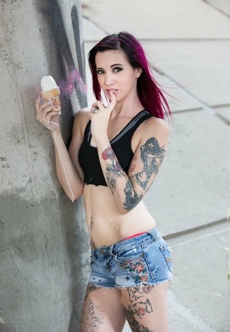 Kiki Kitsune pornstar erotic galleries