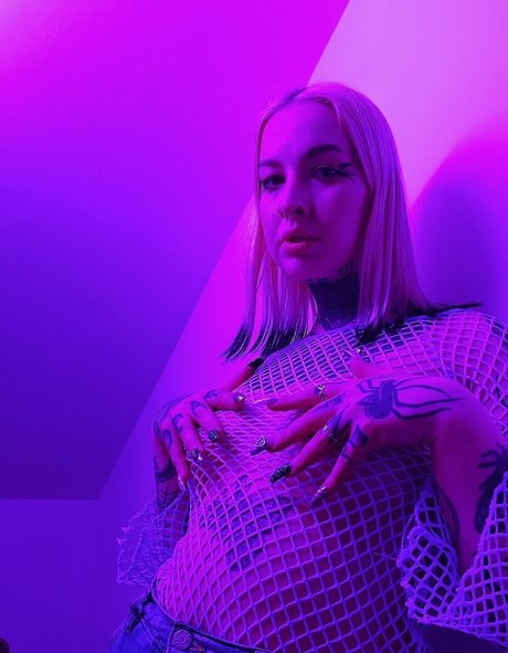 babe brunette onlyfans nude photo