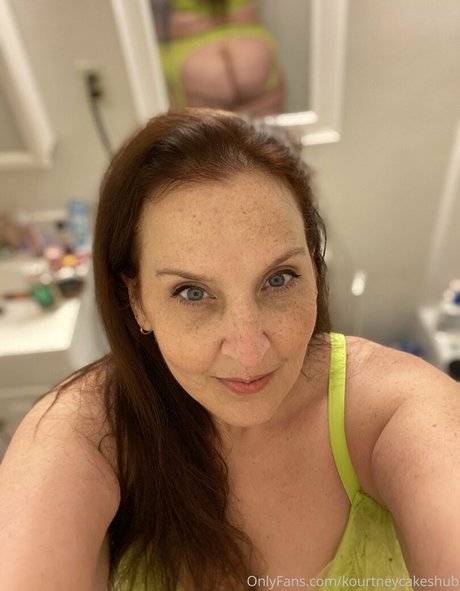 kourtneycakeshub sex model images