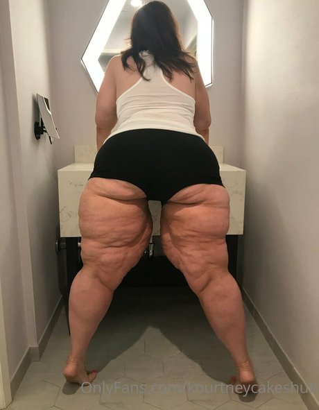 kourtneycakeshub model porn img