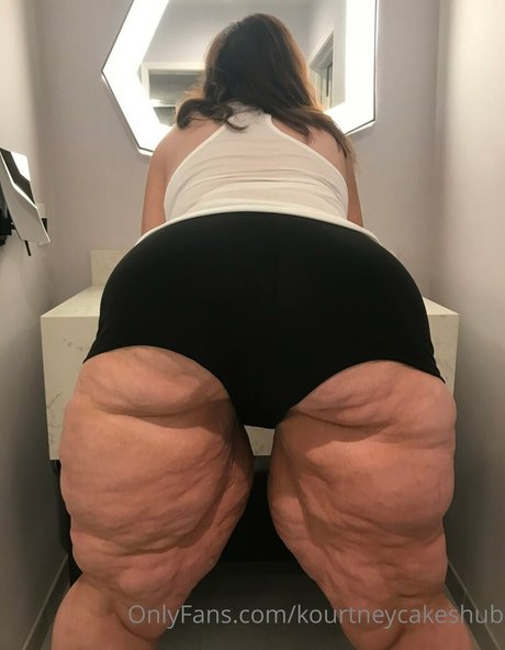 kourtneycakeshub model high quality img