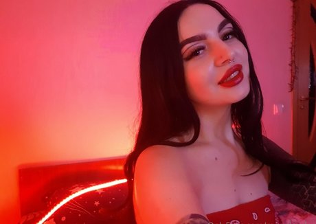 moanlouder pretty star photo