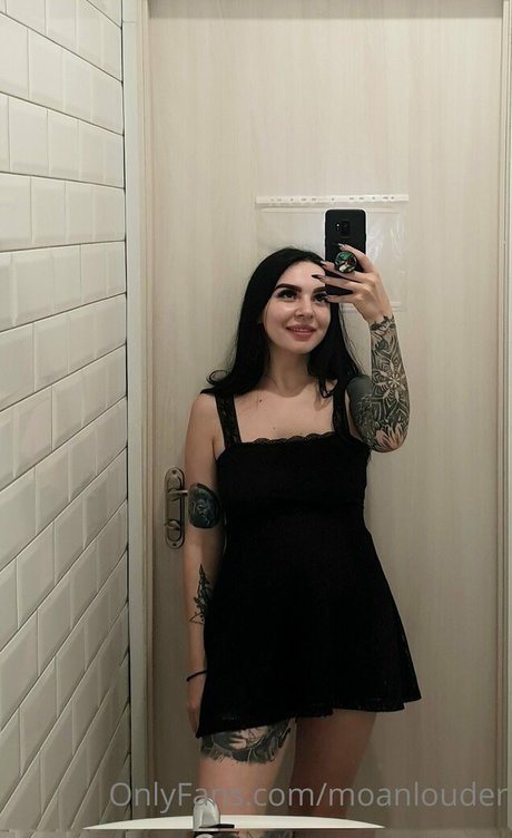 moanlouder adult model pic