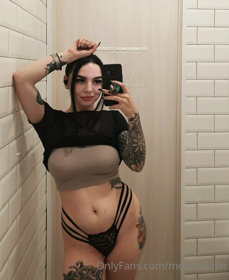 moanlouder hot star galleries