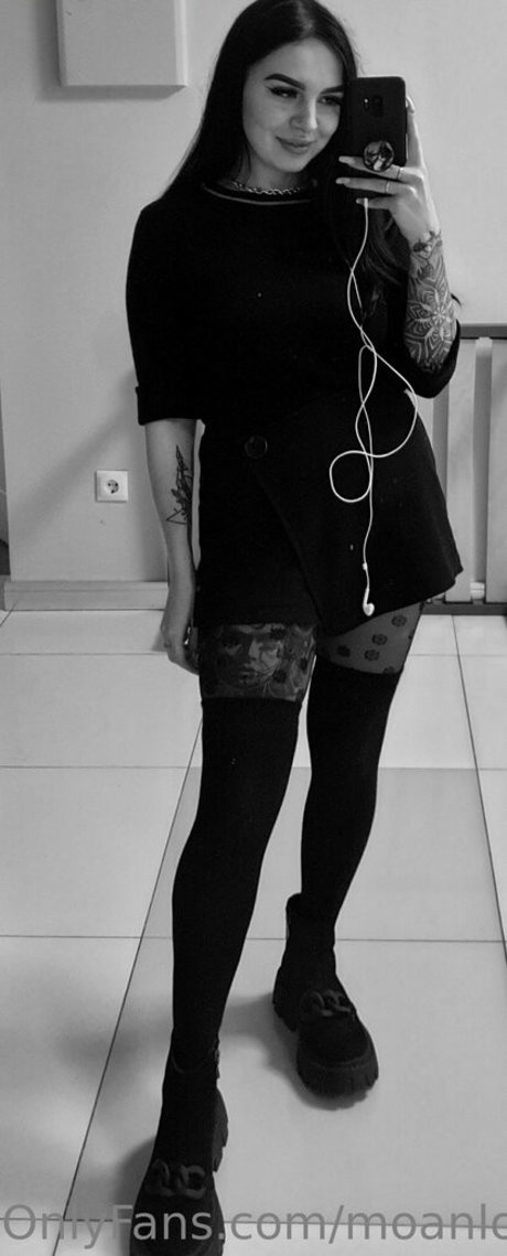 moanlouder model best pic